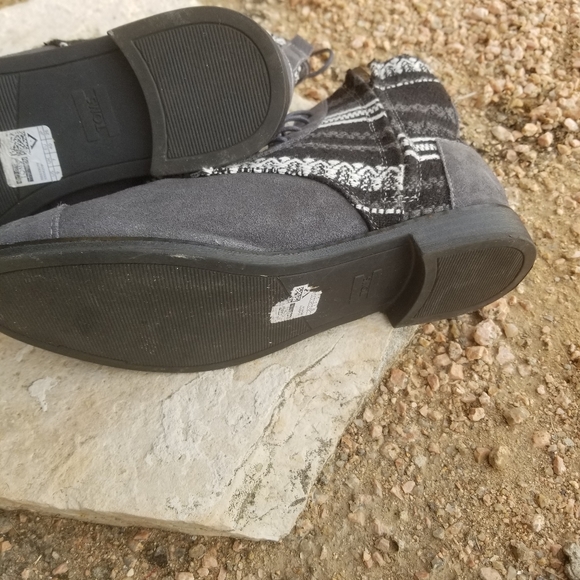 Toms booties - Picture 6 of 8